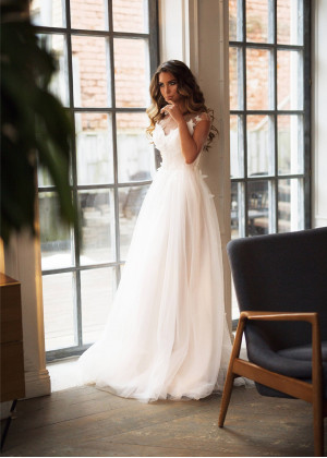 Cap Sleeve Ivory Tulle Butterfly Keyhole Back Wedding Dress